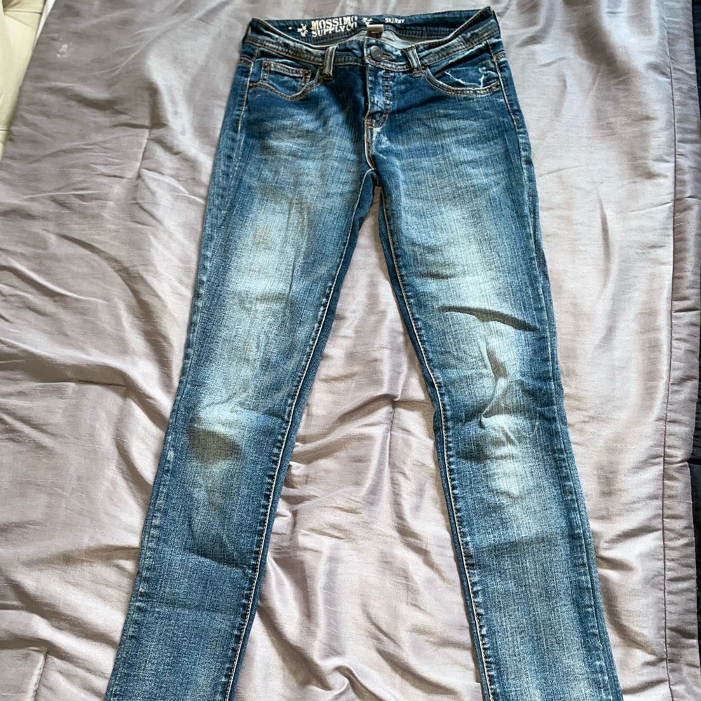 Mossimo supply co light wash jeans. Size 3 (skinny leg)